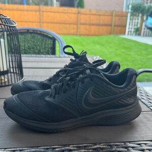 Nike Star Runner Black Athletic Sneakers size 6Y